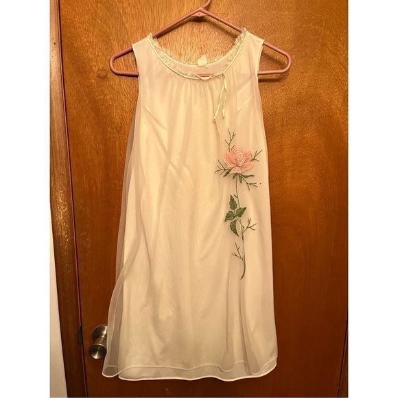 Vintage Ivory Nightgown with pink flower. Dressmaker Designed By Radcliffe. - Picture 1 of 5